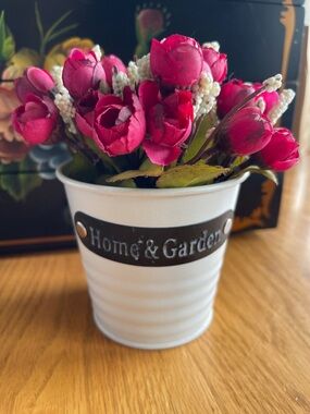 Pink Artificial Rose Bouquet in White Planter🌺